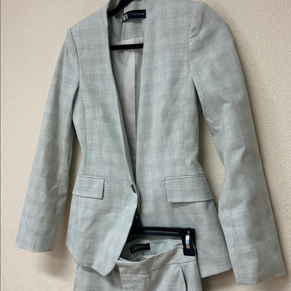 Zara womans Light sage green Plaid Suit Blazer & Trousers size XS - Picture 3 of 4